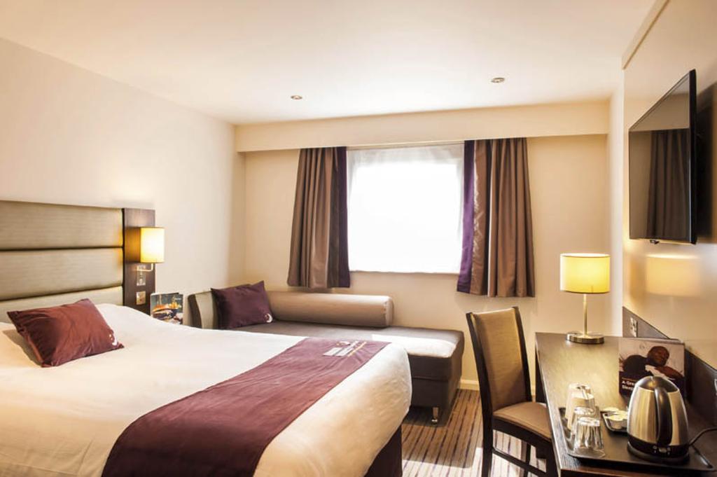Premier Inn Falkirk - Larbert Екстер'єр фото