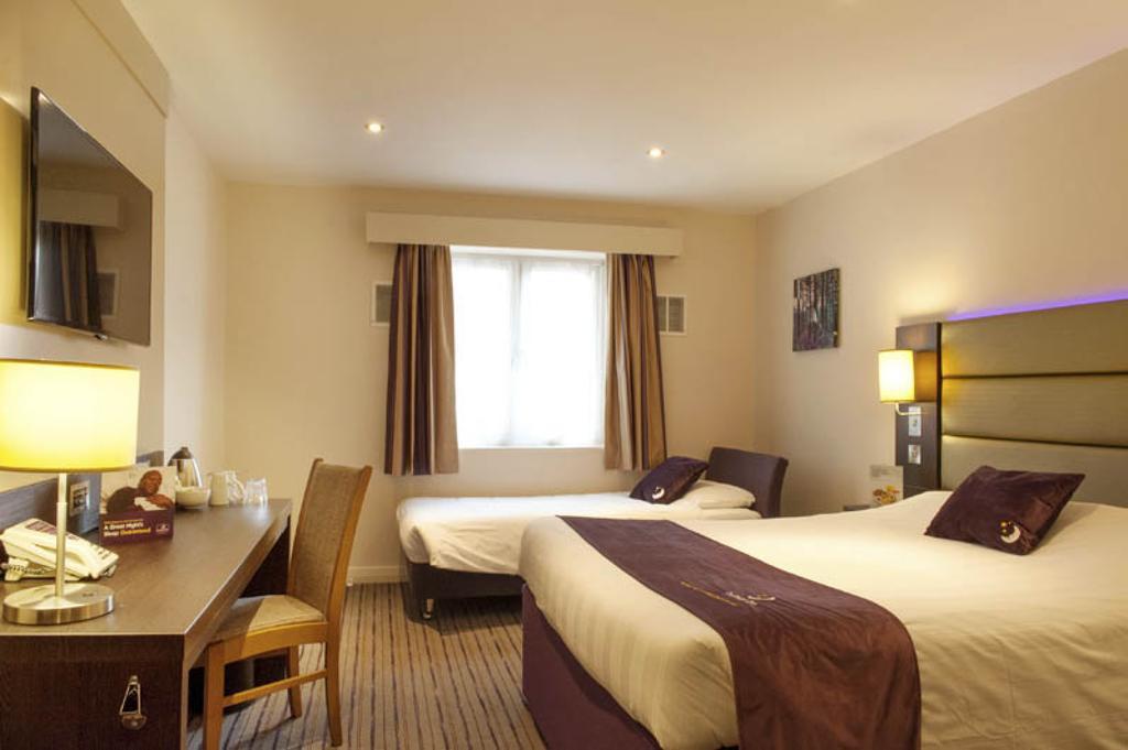 Premier Inn Falkirk - Larbert Екстер'єр фото