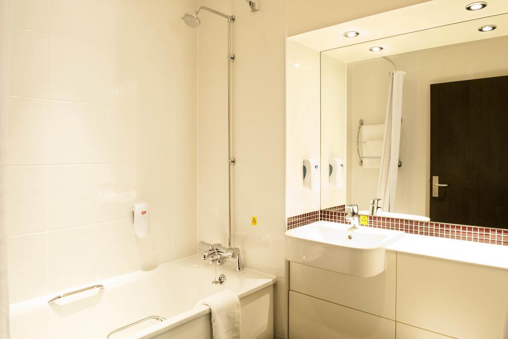 Premier Inn Falkirk - Larbert Екстер'єр фото