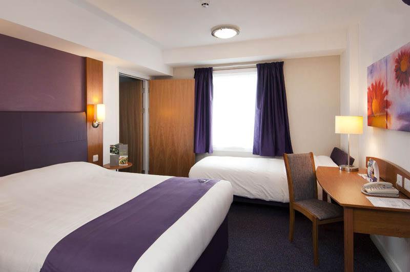 Premier Inn Falkirk - Larbert Екстер'єр фото